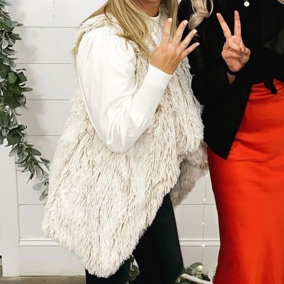 Faux fur vest - Picture 4 of 5